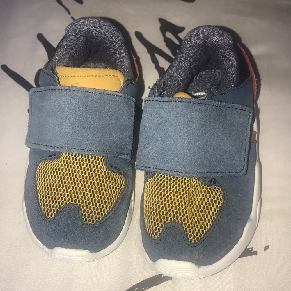 Boys sneakers